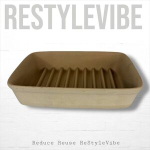 THE PAMPERED CHEF Stoneware Size 9x6.75 Inches Ridged Bacon Baker Bakeware NWOT